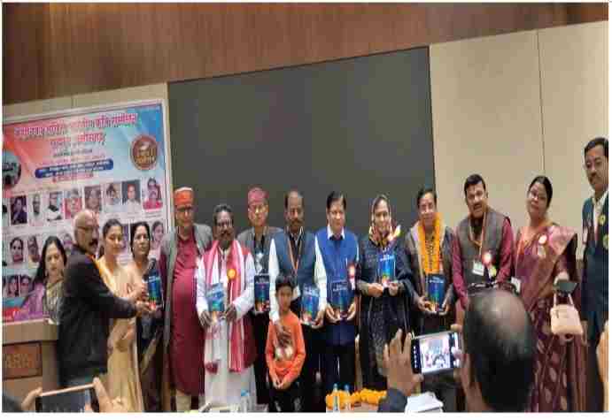 विनोबा के विचारों की गूंज...  रायपुर में पुस्तक विमोचन एवं अखिल भारतीय कवि सम्मेलन का आयोजन